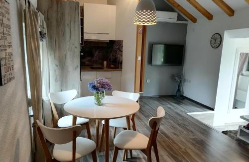 Catrnja Apartment | Apartment King