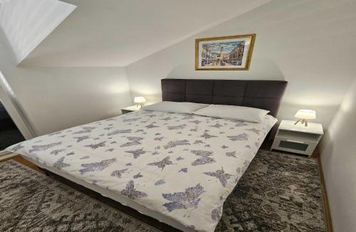 Banici Apartment | Apartment Kola - Two Bedroom Apartment with Balcony and Sea View 2