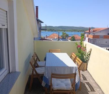 Turanj Apartment | Apartment Korenat