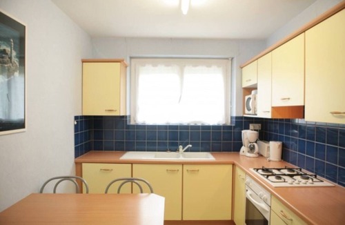 Sarzeau Apartment | Apartment 'L'avocette' with Shared Pool, Shared Terrace and Wi-Fi