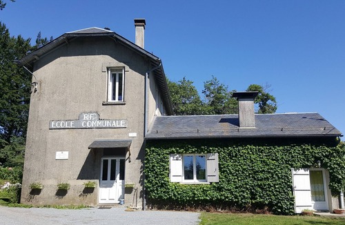 Le Soulie Apartment | Apartment 'L'école' with Mountain View and Private Garden