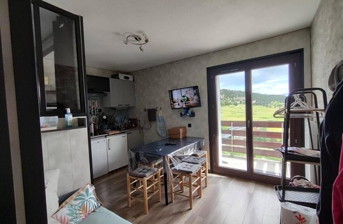 Les Angles Apartment | Apartment "L'Élan" – Modern Comfort 1 km from the Ski Slopes, Balcony and Mountain View