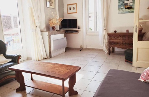 Saint-Ambroix Apartment | Apartment 'L'hirondelle' with Balcony and Wi-Fi