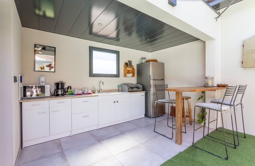 Treilles Apartment | Apartment 'L'occitane' with Shared Terrace, Shared Garden and Wi-Fi