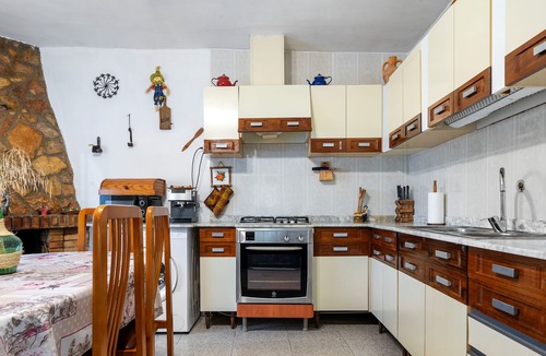 Amposta Ski Chalet | Apartment 'La Caseta Dels Iaios' with Private Terrace, Wi-Fi and Air Conditioning