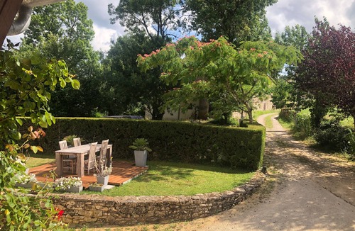 Montcabrier Cottage | Apartment 'La Cazelle' with Shared Pool and Air Conditioning