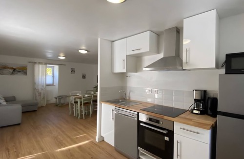 Porta Apartment | Apartment 'La Coume d'Or' with Mountain View, Private Terrace and Wi-Fi