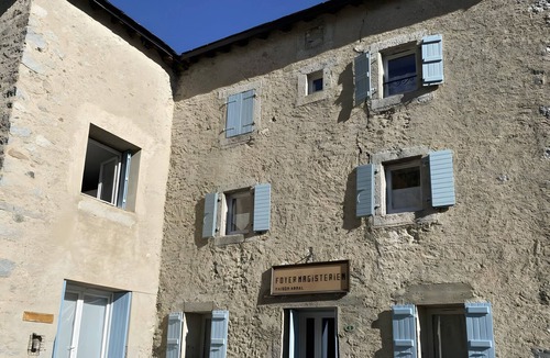 Porta Apartment | Apartment 'La Coume d'Or' with Mountain View, Private Terrace and Wi-Fi