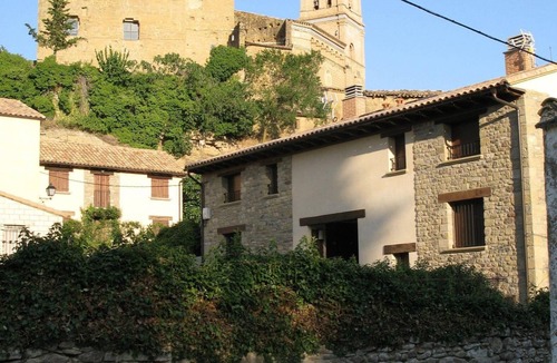Biel Apartment | Apartment 'La Encina' with Mountain View, Shared Garden and Wi-Fi