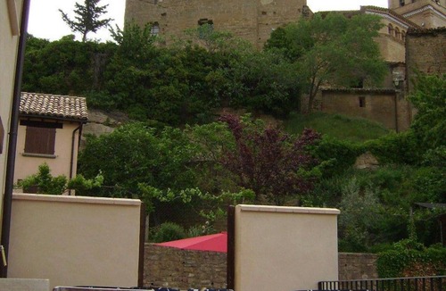 Biel Apartment | Apartment 'La Encina' with Mountain View, Shared Garden and Wi-Fi