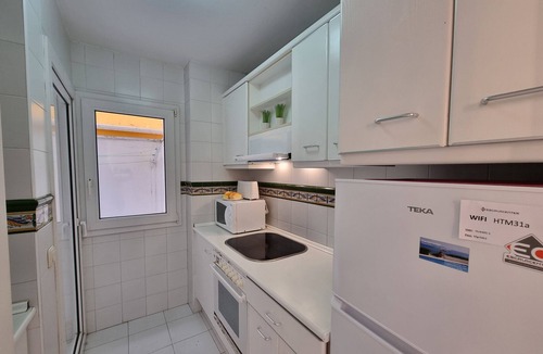 L'Escala Apartment | Apartment La Escala Terrassa del Mar with Sea View, Shared Pool, Terrace & Wi-Fi