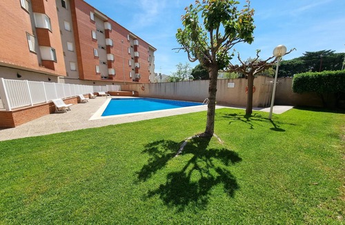 L'Escala Apartment | Apartment La Escala Terrassa del Mar with Sea View, Shared Pool, Terrace & Wi-Fi