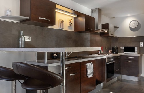 Montolieu Apartment | Apartment 'La Glycine' with Wi-Fi and Air Conditioning