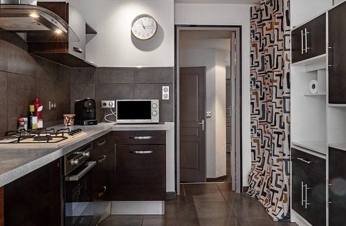 Montolieu Apartment | Apartment 'La Glycine' with Wi-Fi and Air Conditioning