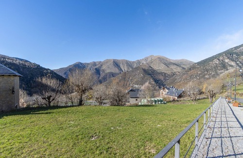 Durro Apartment | Apartment 'La Golfa' with Mountain View and Private Garden