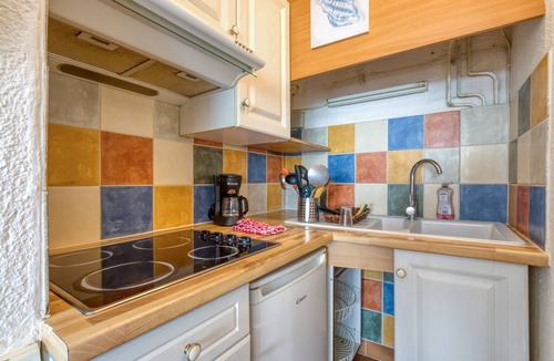 La Grande-Motte Apartment | Apartment 'La Grande Motte Studio' with Wi-Fi