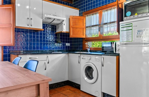Cano House | Apartment 'La Llosona' with Private Terrace, Private Garden and Wi-Fi