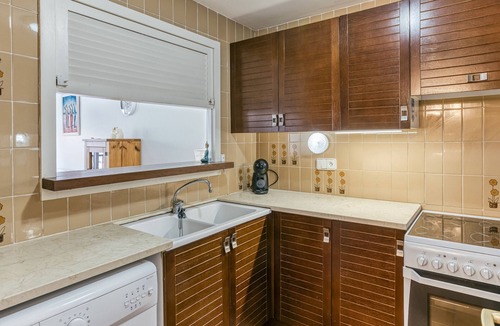 Pedrinya Apartment | Apartment 'La Ona' with Sea View, Wi-Fi and Air Conditioning
