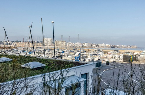 Pedrinya Apartment | Apartment 'La Ona' with Sea View, Wi-Fi and Air Conditioning