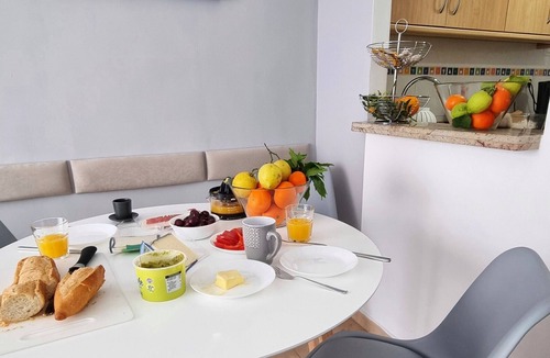 Grao de Gandia Apartment | Apartment 'La Pausa' with Balcony, Wi-Fi and Air Conditioning