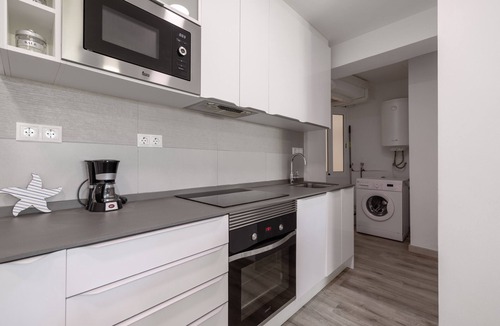 La Pineda Apartment | Apartment 'La Pineda' with Sea View, Wi-Fi and Air Conditioning