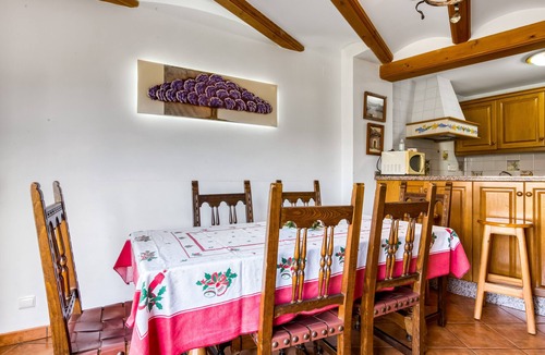 Orba Apartment | Apartment 'La Solana' with Mountain View, Wi-Fi and Air Conditioning