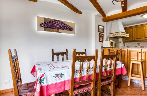 Orba Apartment | Apartment 'La Solana' with Mountain View, Wi-Fi and Air Conditioning