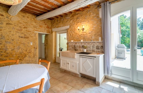 Mornas Apartment | Apartment 'La Velle' with Private Terrace, Private Garden, and Wi-Fi