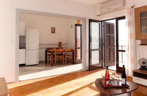 Marusici Apartment | Apartment Lada-2 by Interhome