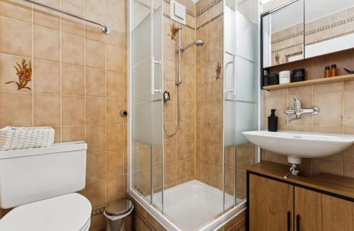 Ingenbohl Apartment | Apartment Lake View Studio by Interhome