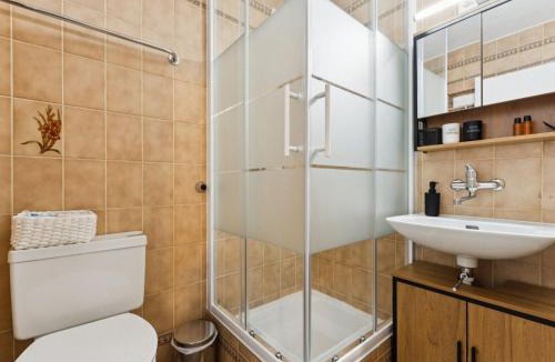 Ingenbohl Apartment | Apartment Lake View Studio by Interhome