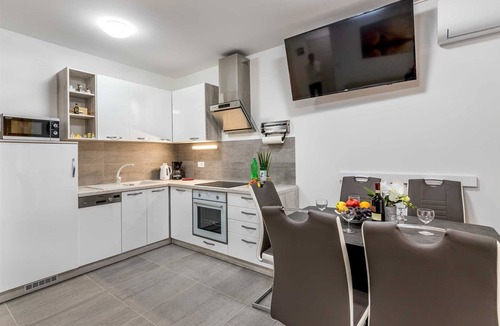 Jurandvor Apartment | Apartment Lana with mountain and sea view
