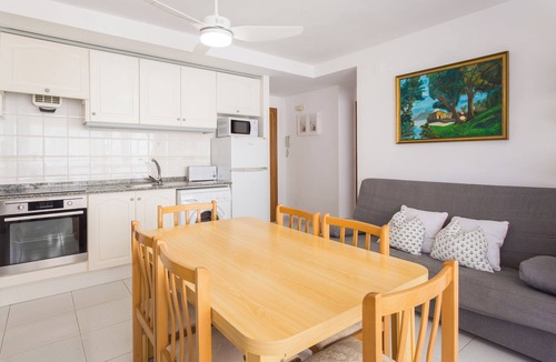 Grau i Platja Apartment | Apartment 'Las Alondras' with Shared Pool, Shared Garden and Wi-Fi