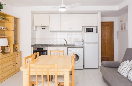 Grau i Platja Apartment | Apartment 'Las Alondras' with Shared Pool, Shared Garden and Wi-Fi