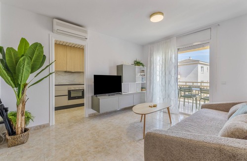 Cunit Apartment | Apartment 'Las Conchas' with Sea View, Wi-Fi and Air Conditioning