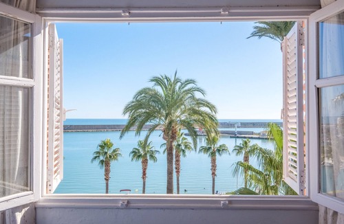 Benicarlo Apartment | Apartment 'Las Palmeras 4' with Sea View, Private Terrace and Balcony