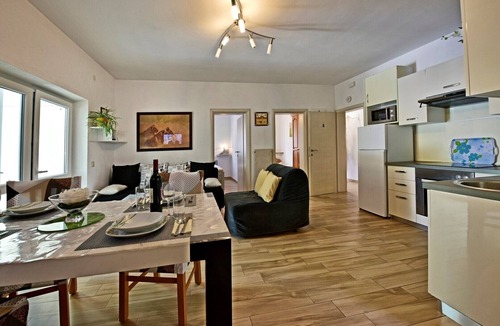 Nova Vas Apartment | Apartment Laura A with shared pool