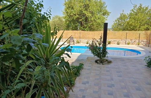 Donje Polje Apartment | Apartment Laura - with PRIVATE swimming pool