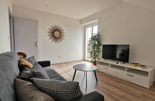 Bouge-Chambalud Apartment | Apartment le 345