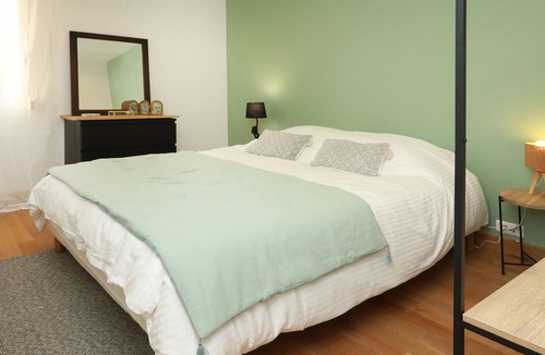 Senlis Apartment | Apartment le Albert 1er SENLIS 2 bedrooms with outside, 2 steps from the center