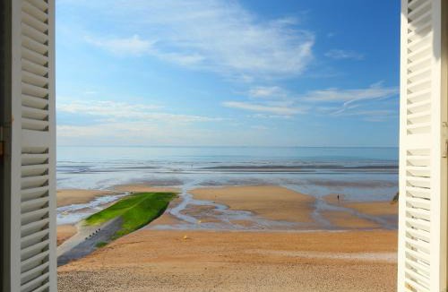 Cabourg Apartment | Apartment Le Caneton-3 by Interhome