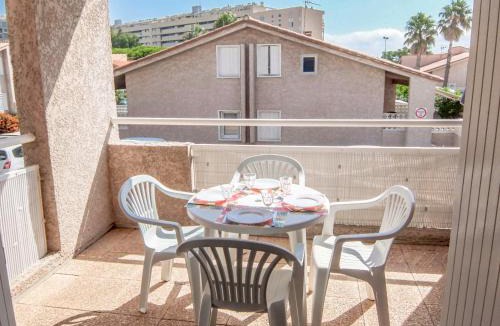 Saint-Cyprien Plage Apartment | Apartment Le Clos de St Cyprien-10 by Interhome