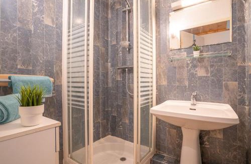 Le Grau-Du-Roi Apartment | Apartment Le Floride-1 by Interhome