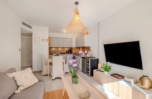 La Californie Apartment | Apartment 'Le Jasmin' with Private Terrace, Wi-Fi and Air Conditioning
