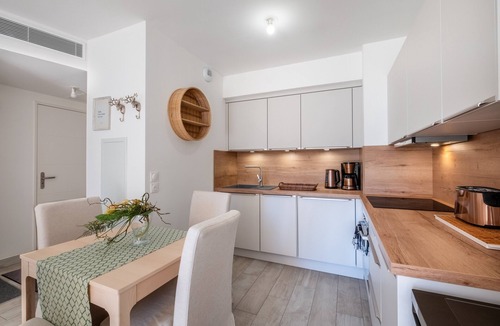 La Californie Apartment | Apartment 'Le Jasmin' with Private Terrace, Wi-Fi and Air Conditioning