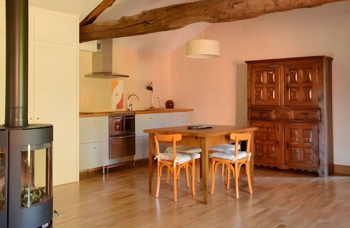 Marssac-sur-Tarn Apartment | Apartment “Le Loft Du Chant Du Buc” with Shared Pool, Garden, and Wi-Fi