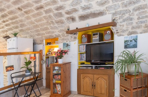 Payzac Apartment | Apartment 'Le Mas De La Blache' with Mountain View and Wi-Fi