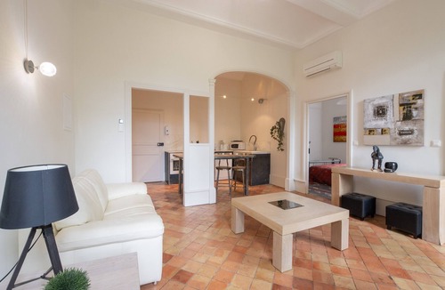 Saint-Germain Apartment | Apartment 'Le Peuplier' with Shared Pool, Wi-Fi and Air Conditioning
