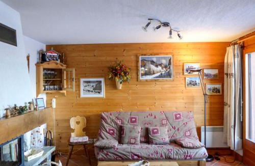 Le Tour Apartment | Apartment Le Plan des Reines by Interhome