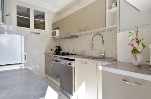 Thiers Apartment | Apartment Le Rossini by Interhome